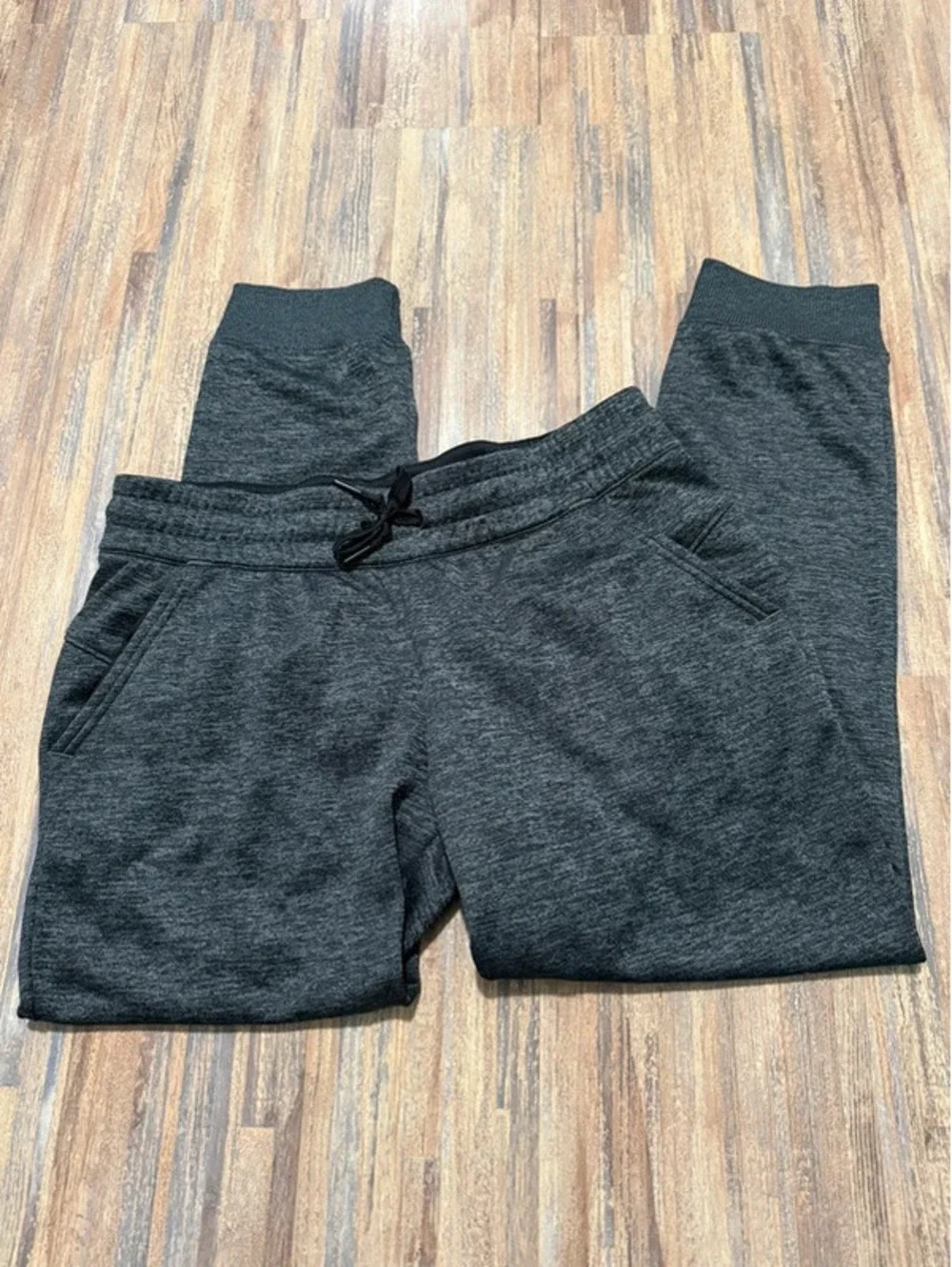 Adidas men’s sweats tags cut out but fits like a small